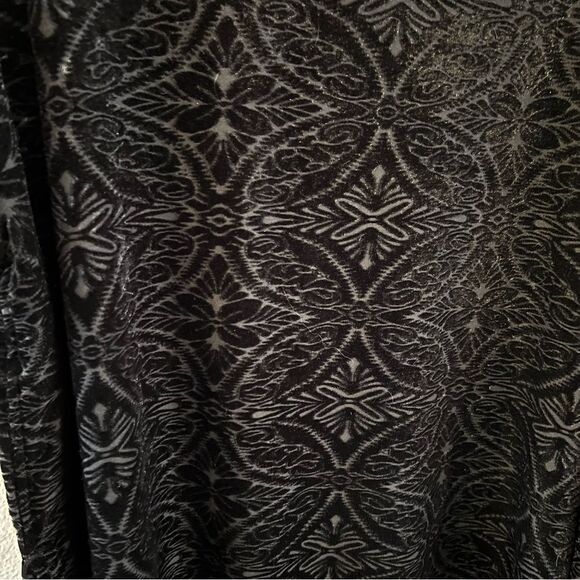 NWT CATO Blouse Size 18/20W Black Velvet Top Bell Sleeve Burn Out Plus Size - Picture 3 of 6